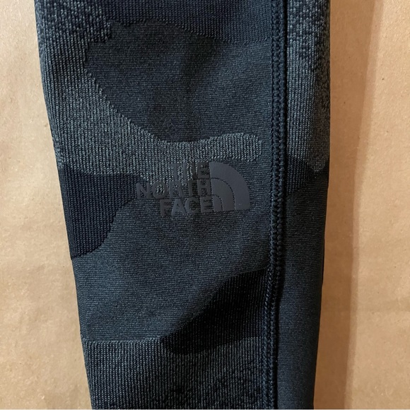 The North Face | High Rise Luxe Motivation Pocket 7/8 Leggings Black Camo Size M - Picture 10 of 11